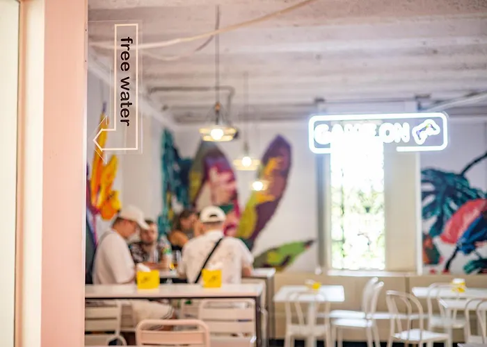 River بيت شباب