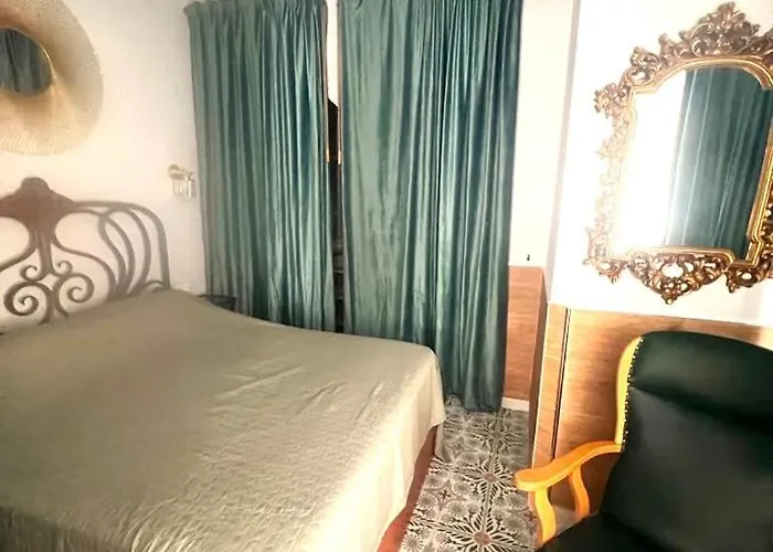 Esmeralda With Free Private Underground Parking Διαμέρισμα *