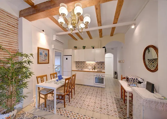 아파트 With Pool By The Beach *