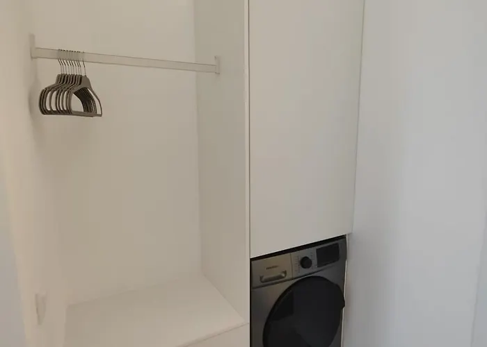 Carisan1 - 6 Min To Beach, Modern, Bright شقة *