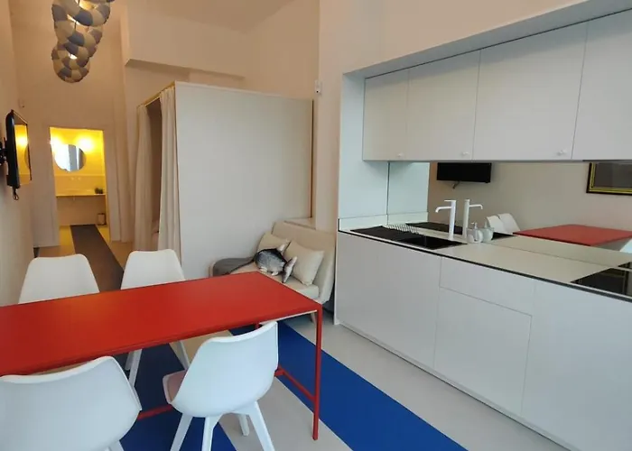 Carisan1 - 6 Min To Beach, Modern, Bright