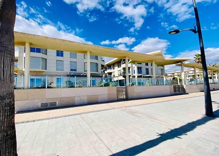 Stylish With Terrace On The Beachfrom 아파트 *