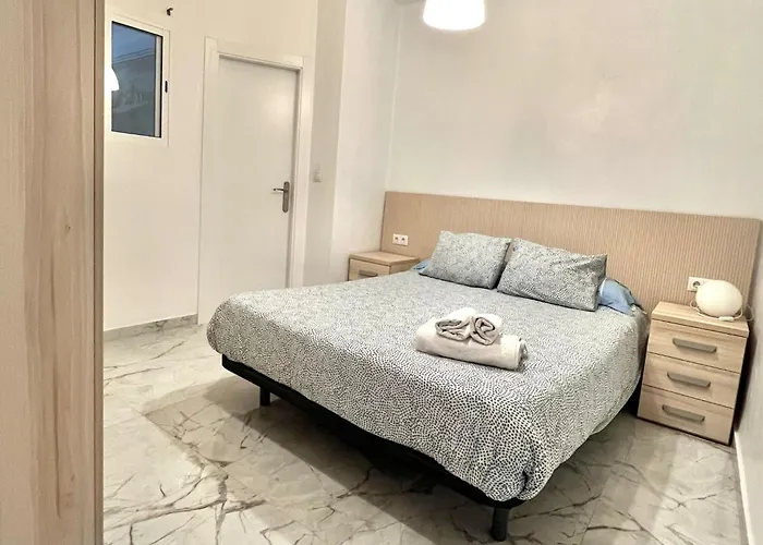 Luminoso Cerca De La Playa Y Puerto 아파트