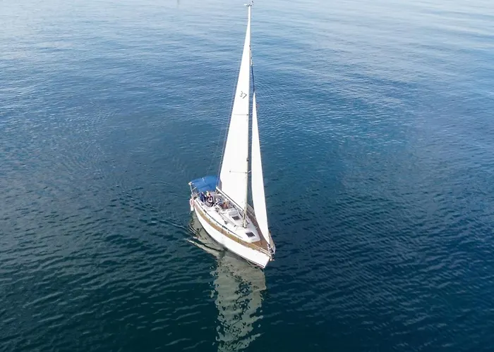 Velero Shabbak 보트호텔 *