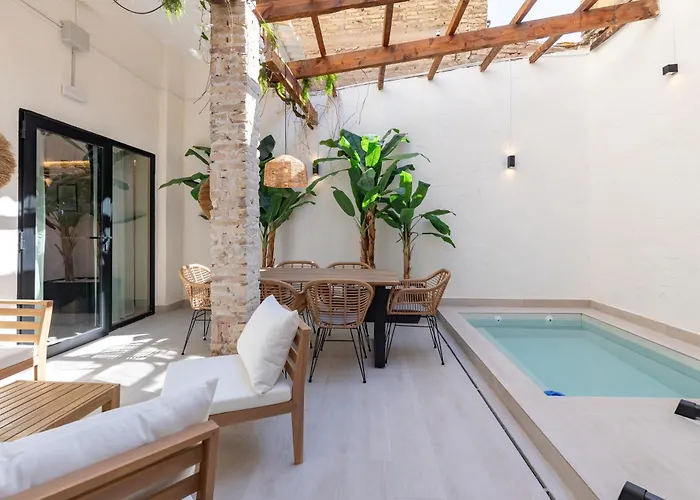 Con Piscina Y Terraza *