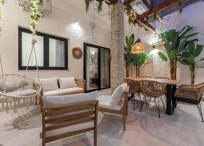 Con Piscina Y Terraza