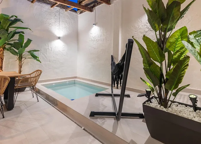 Con Piscina Y Terraza