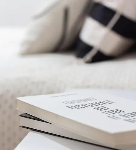 Vlc Host - Manya Valencia