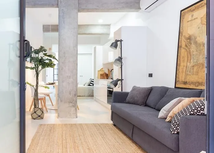 Vlc Host - Manya Valencia