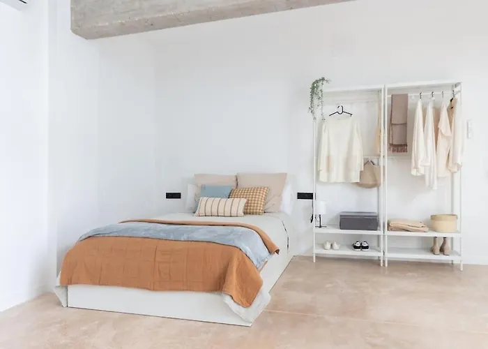 Vlc Host - Manya Valencia