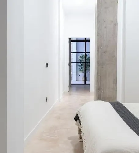 Vlc Host - Manya Valencia