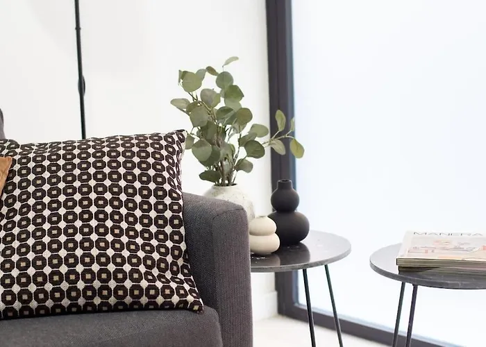 Vlc Host - Manya Apartment *