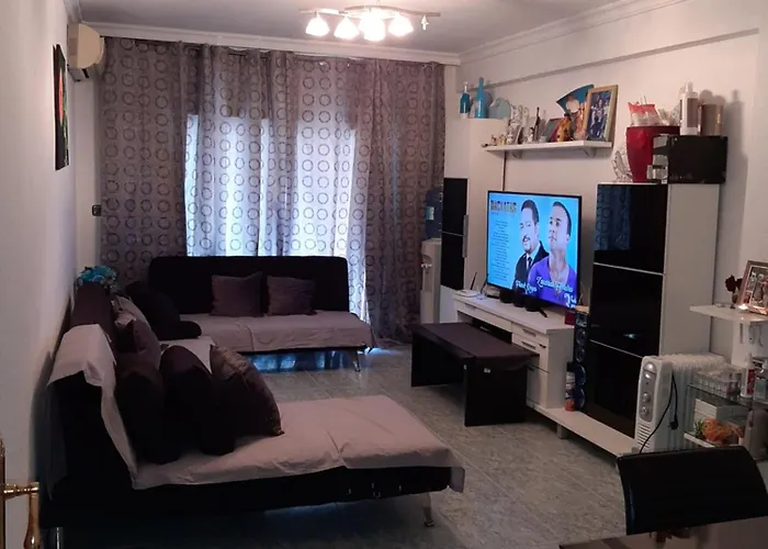 Grande En Piso Compartido Con 2 Adultos