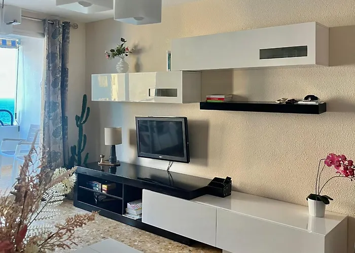 En Primera Linea De La Playa A 15 Minutos De La Ciudad De 아파트 *