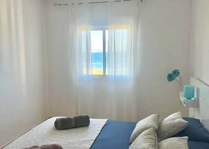 En Primera Linea De La Playa A 15 Minutos De La Ciudad De 아파트 *