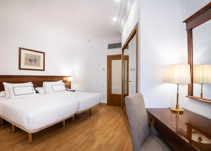 Melia Plaza Hotel 4*