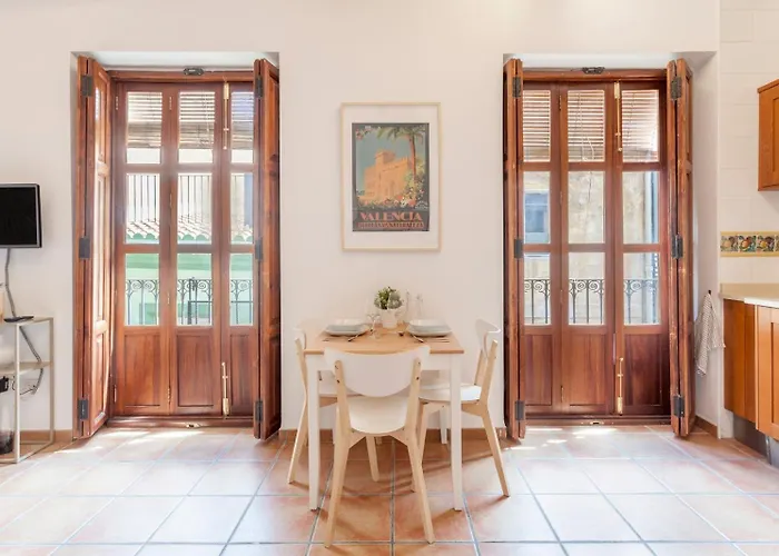 Sunny Modern Flat By Mercado Apartment