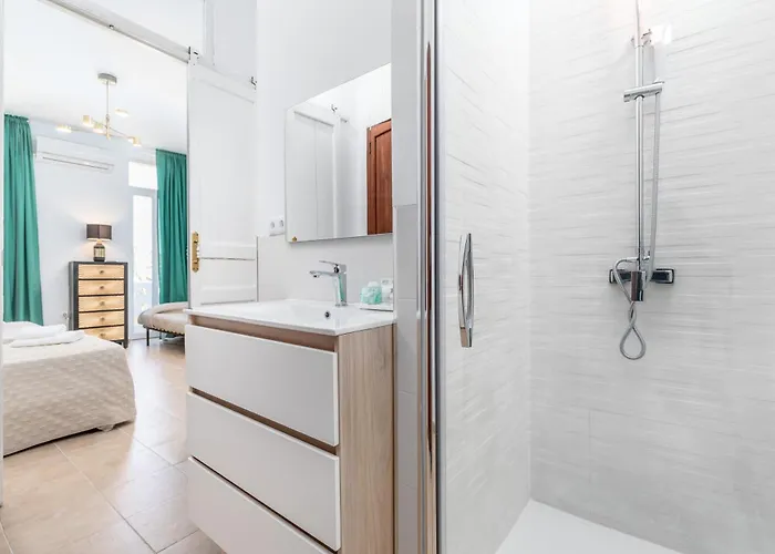 Travel Habitat Port Valencia. *