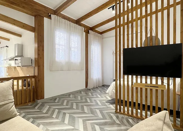 Encantador Vigas De Madera Apartment