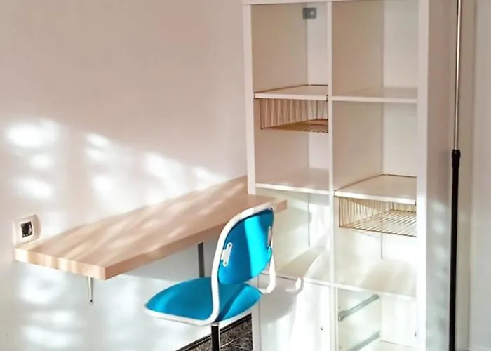 Πανσιόν Y Suite. Upv, Uv Y Playa