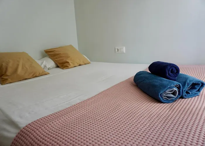 Hosted By Gracie Βαλένθια