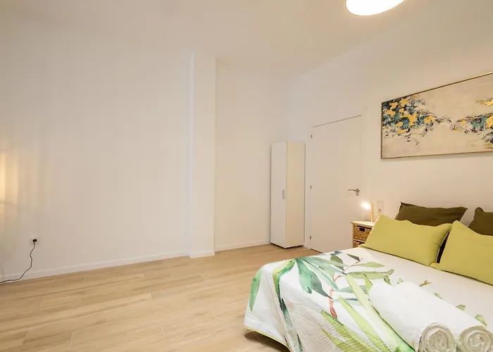 2 4 Pax, New Flat, Wifi Ac Apartment Valencia