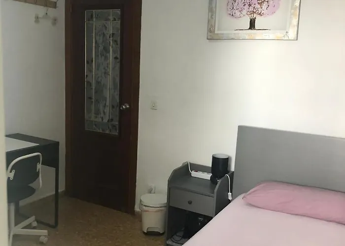 Near The Cabanyal And Universities Δωμάτια σε οικογενειακή κατοικία *