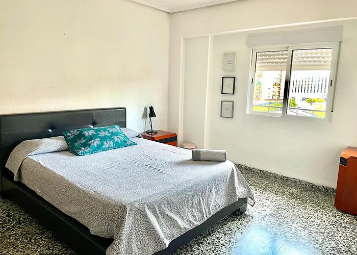 Проживание в семье Private In Shared Workstay Валенсия