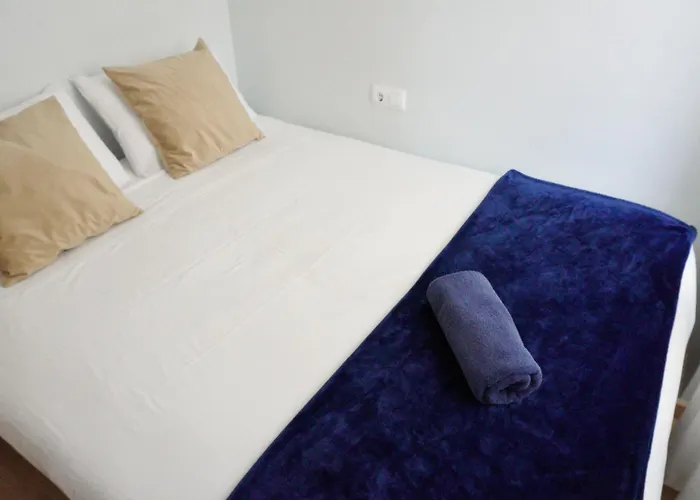 Hosted By Gracie Βαλένθια