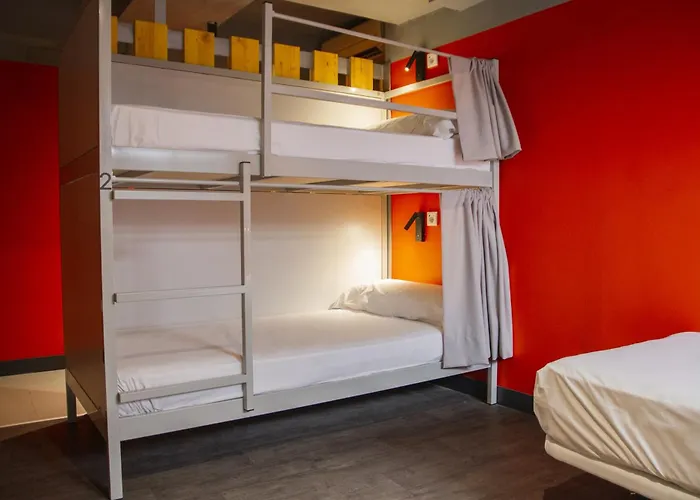 بيت شباب Room00