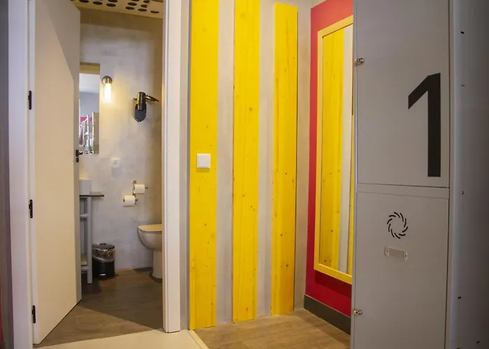 بيت شباب Room00 *