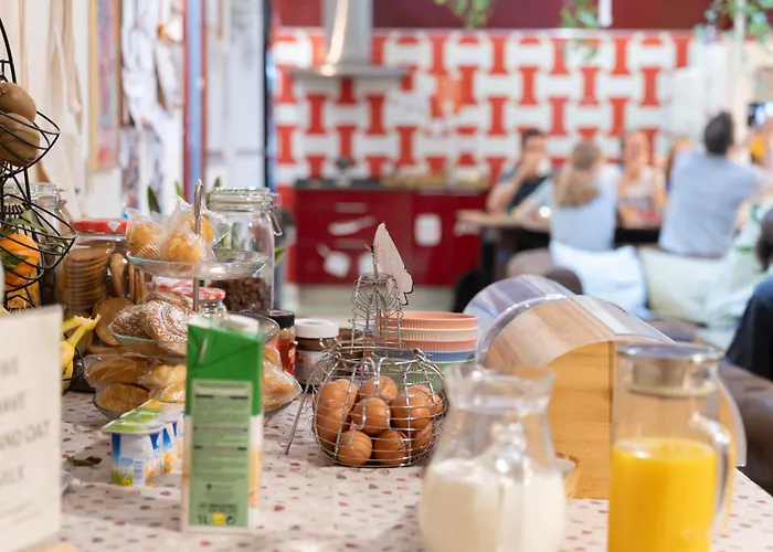 Youth By Feetup Albergue *