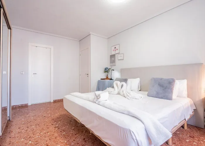 Familiar En Avenida Del Puerto * Valencia