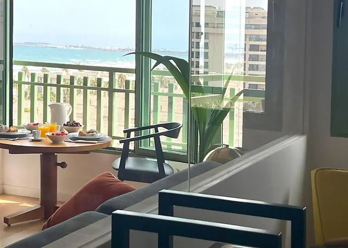 Stylish Well-connected Beachfront Flat Апартаменты Валенсия