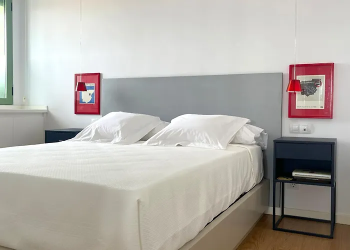 Апартаменты Stylish Well-connected Beachfront Flat *