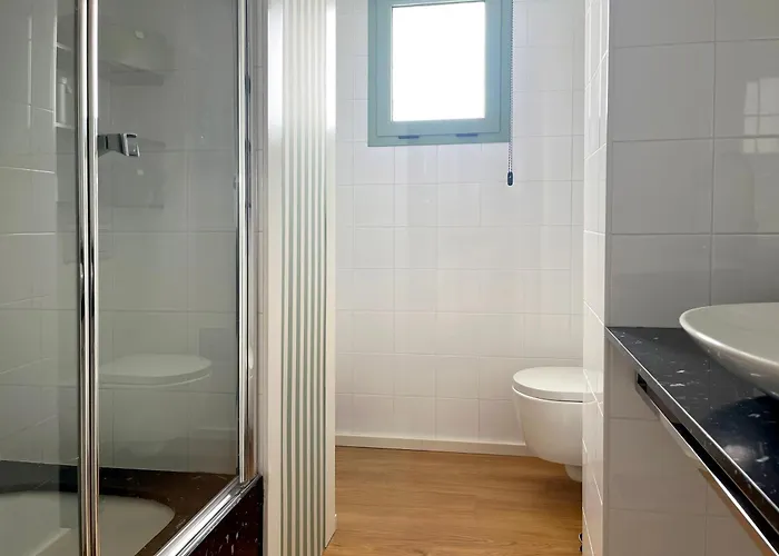 Stylish Well-connected Beachfront Flat *