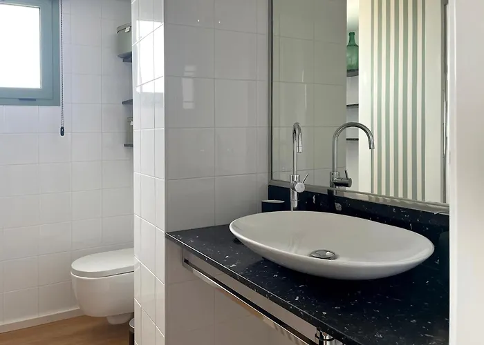 Stylish Well-connected Beachfront Flat Апартаменты