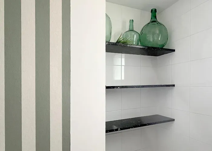 Апартаменты Stylish Well-connected Beachfront Flat