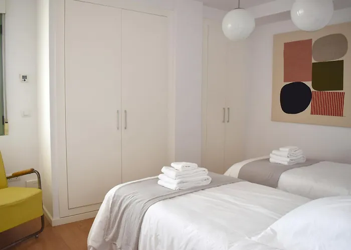 Stylish Well-connected Beachfront Flat *