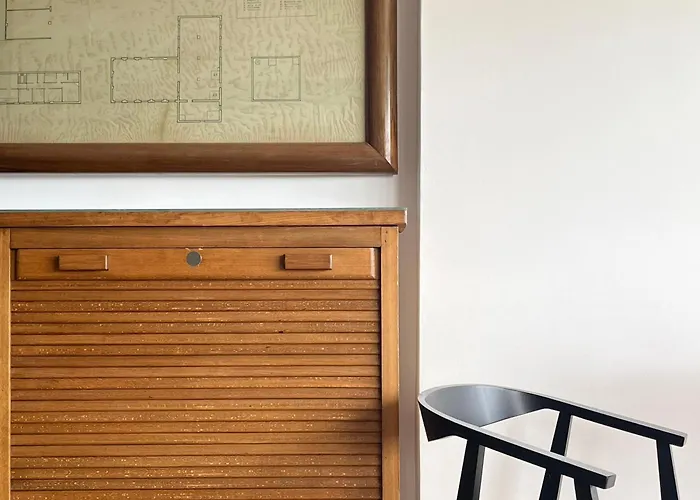 Stylish Well-connected Beachfront Flat *