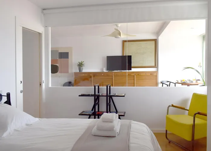 Stylish Well-connected Beachfront Flat Апартаменты Валенсия