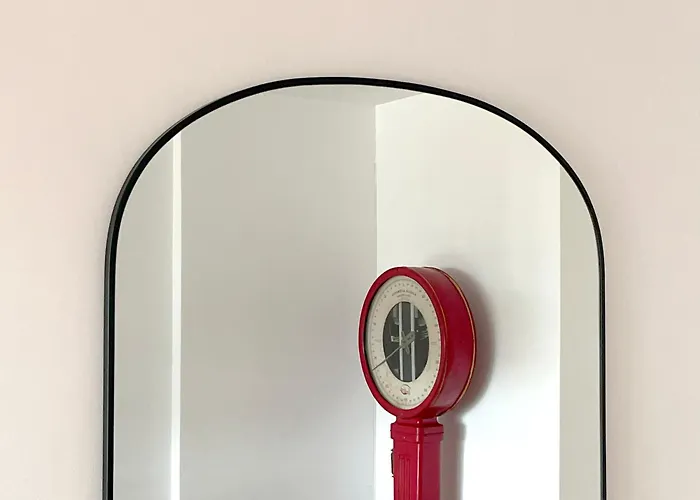 Stylish Well-connected Beachfront Flat