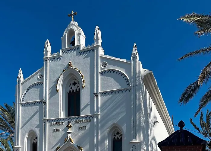 Stylish Well-connected Beachfront Flat