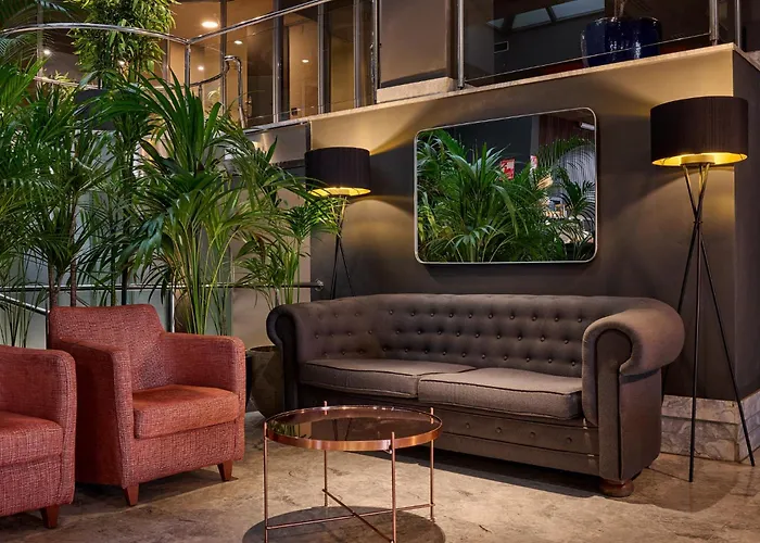 Malcom And Barret Hotel