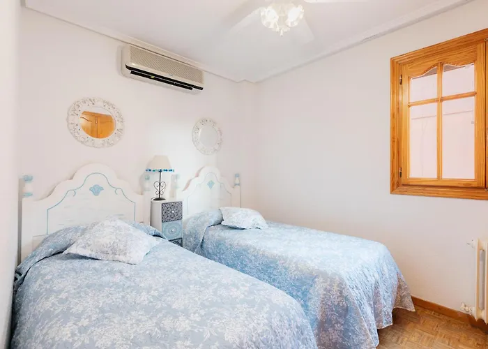 펜션 Chalet, Rodeada De Naturaleza Piscina A Doce Klm De Y 7 Del Aeropuerto 발렌시아