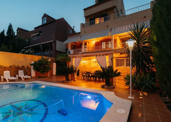 Chalet, Rodeada De Naturaleza Piscina A Doce Klm De Y 7 Del Aeropuerto 펜션 *