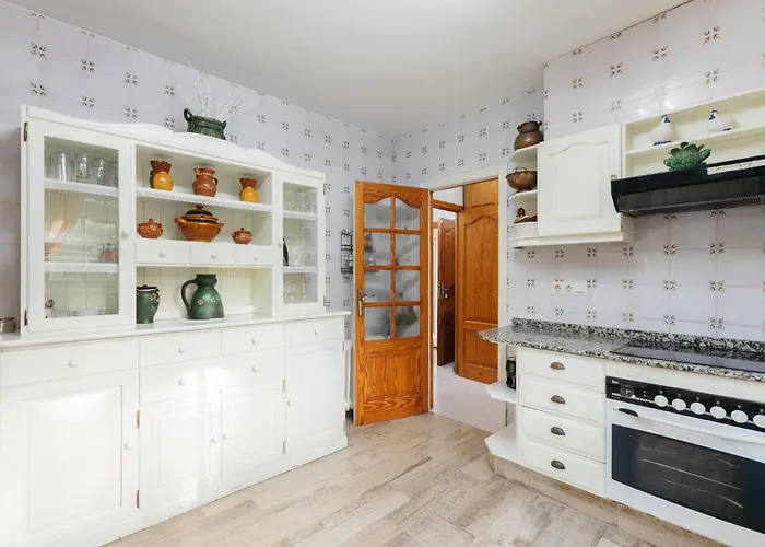 Chalet, Rodeada De Naturaleza Piscina A Doce Klm De Y 7 Del Aeropuerto 펜션 *