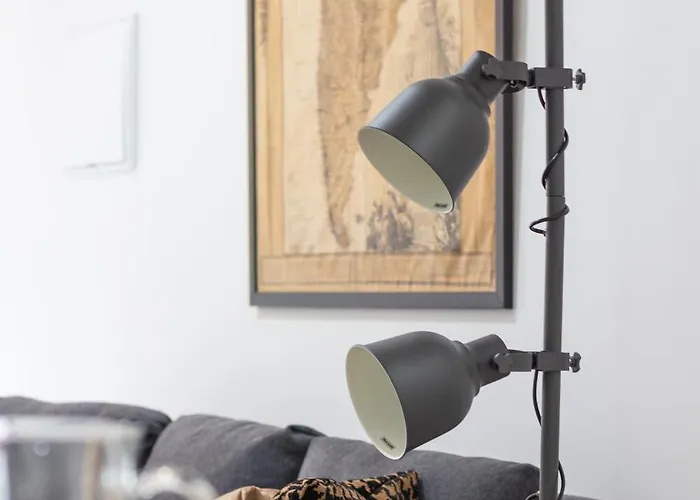 Vlc Host - Manya Valencia