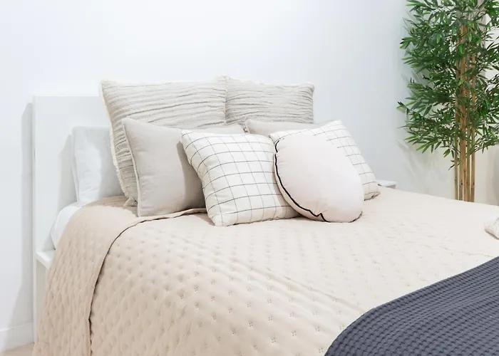 Vlc Host - Manya Valencia