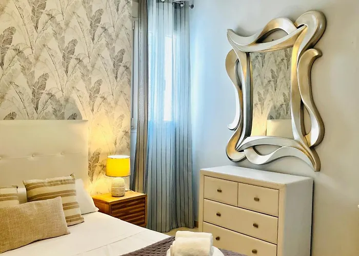 Travel Habitat Atico Calle Comedias *